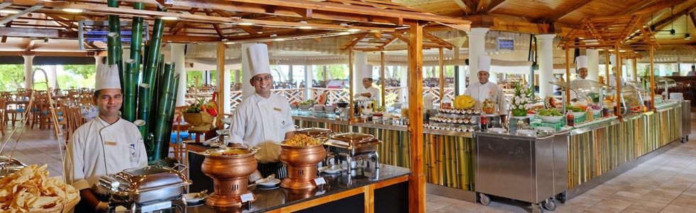 Maaniyaa restaurant in Maldives